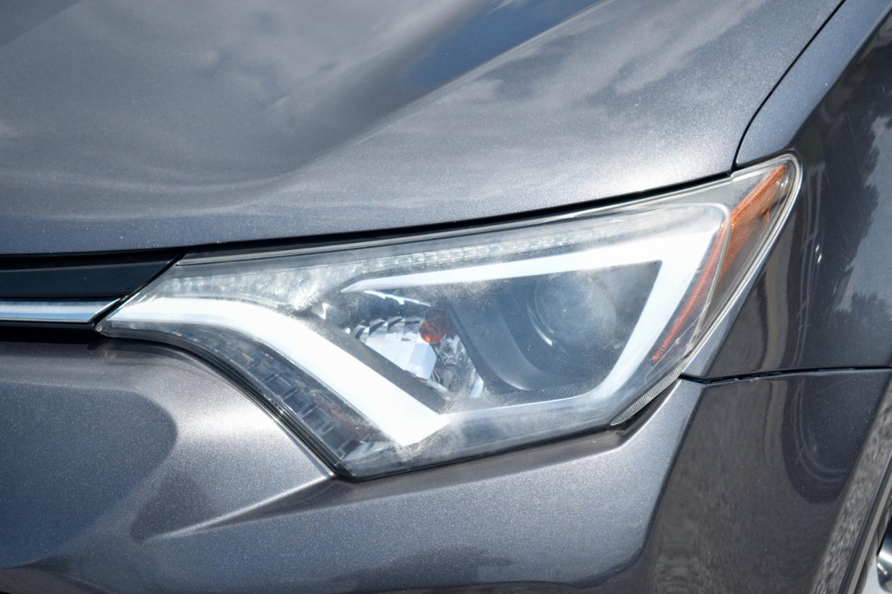 Toyota RAV4 LE AWD 2018