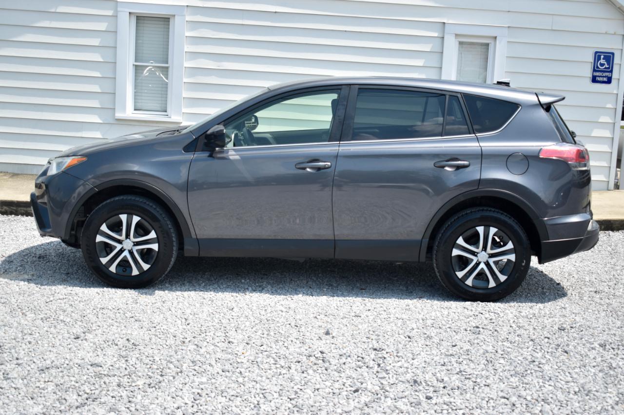 Toyota RAV4 LE AWD 2018