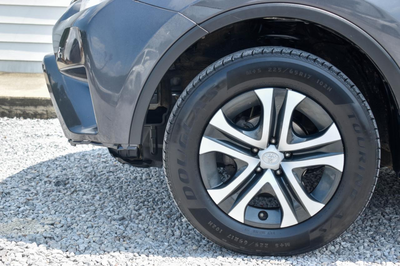 Toyota RAV4 LE AWD 2018