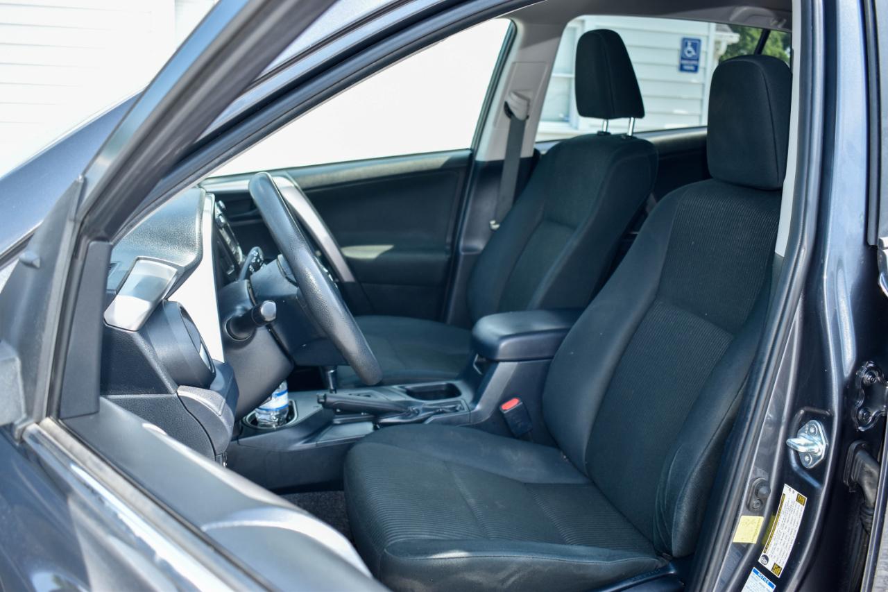 Toyota RAV4 LE AWD 2018