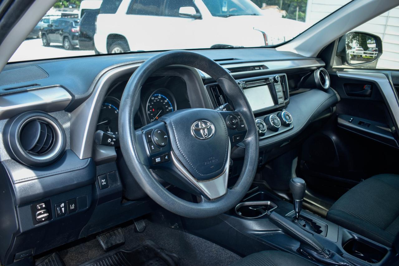 Toyota RAV4 LE AWD 2018