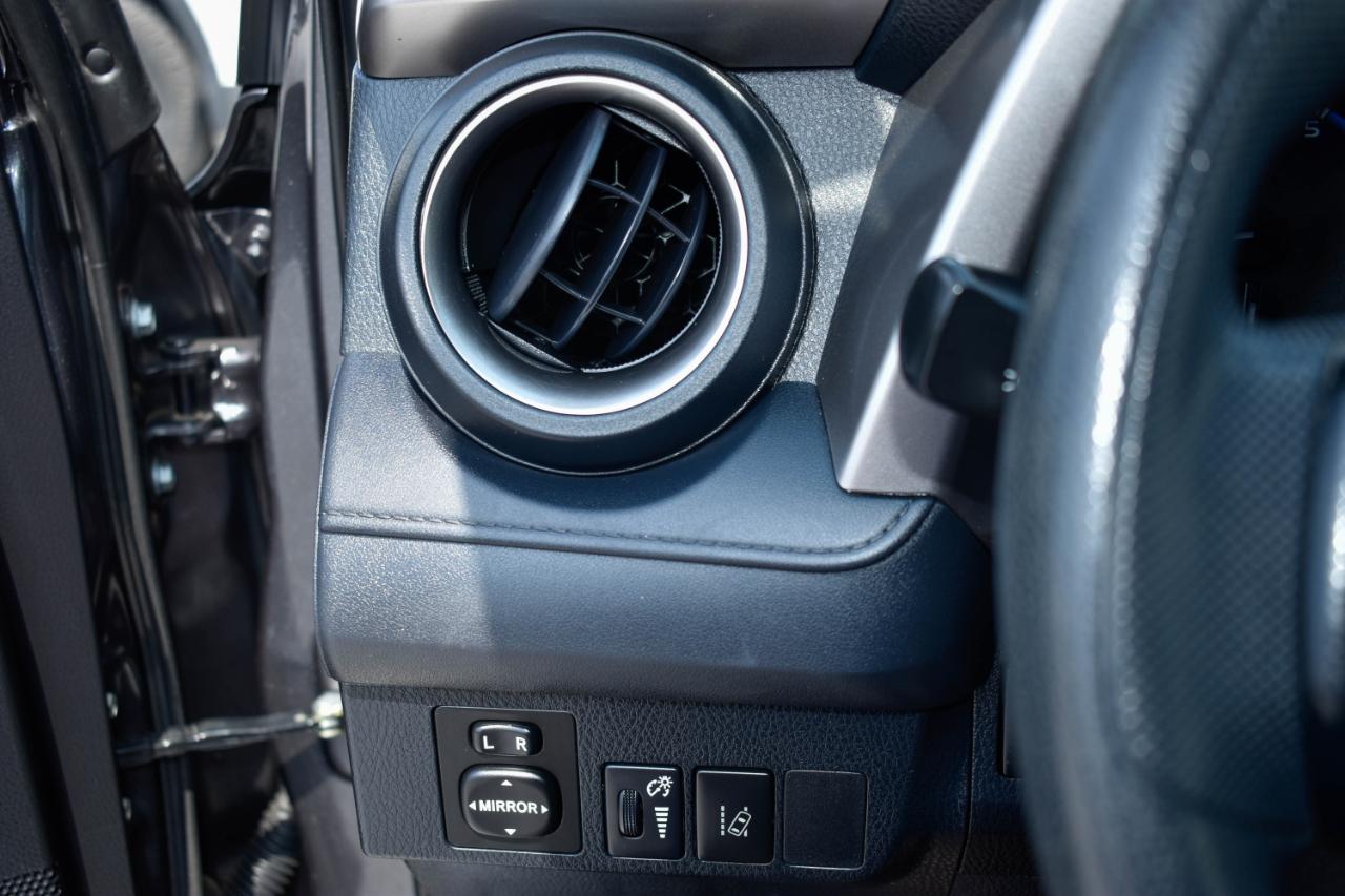 Toyota RAV4 LE AWD 2018