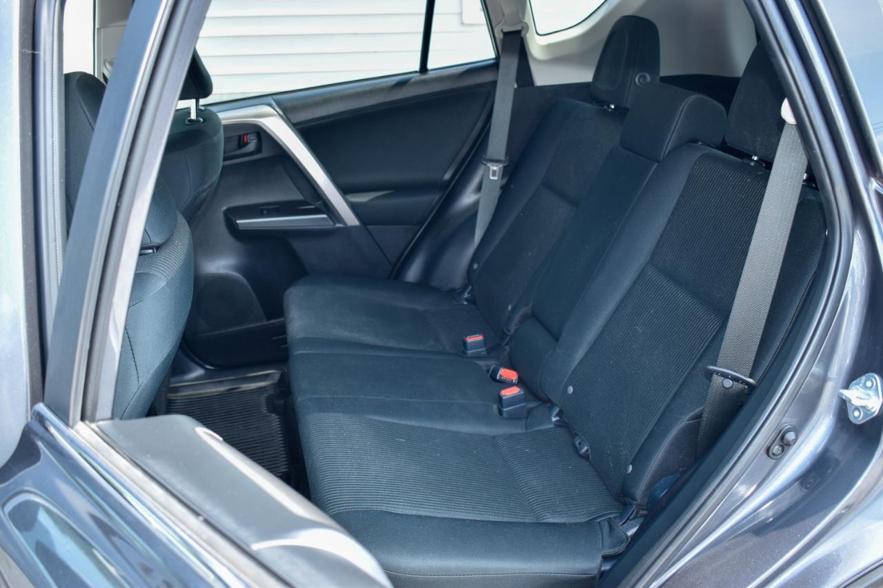 Toyota RAV4 LE AWD 2018