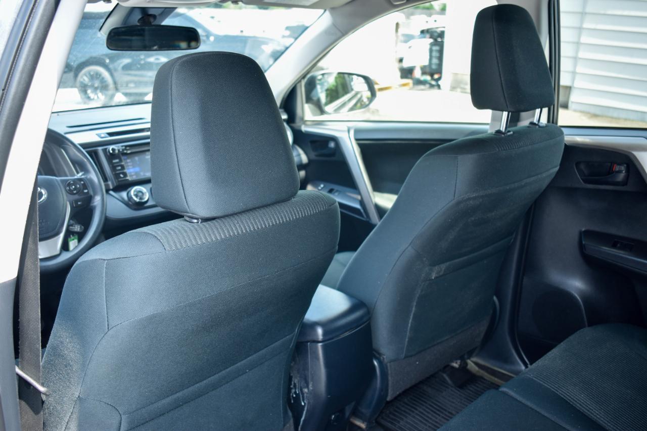 Toyota RAV4 LE AWD 2018