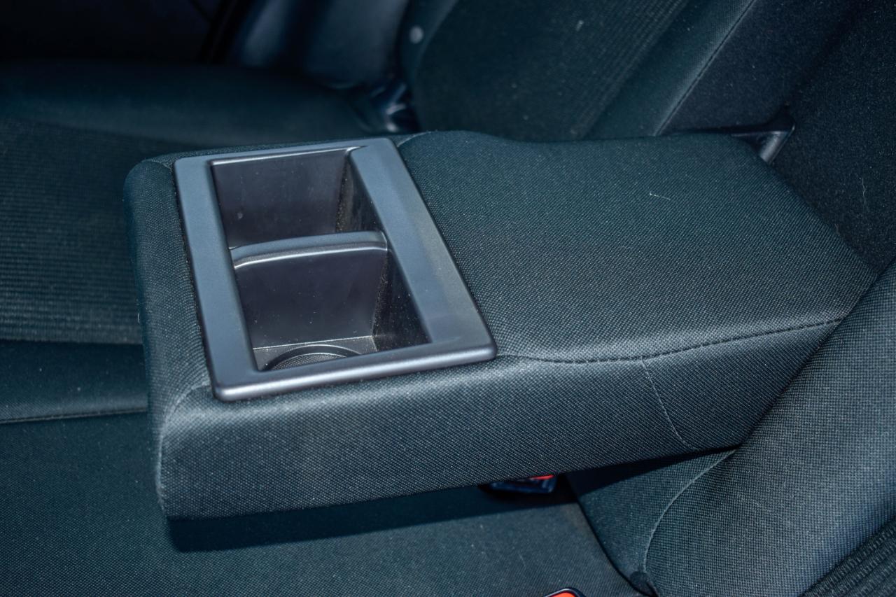 Toyota RAV4 LE AWD 2018
