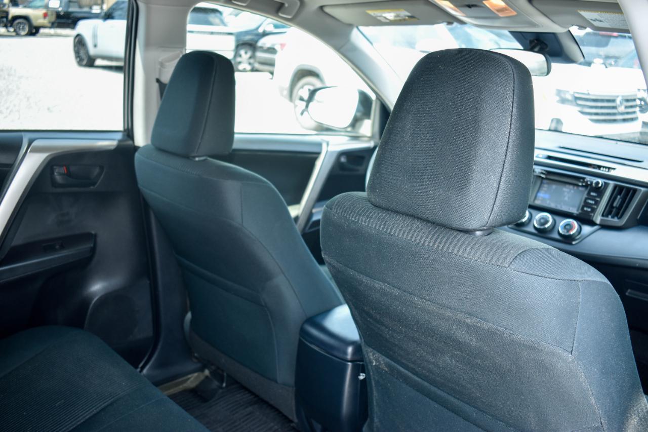 Toyota RAV4 LE AWD 2018