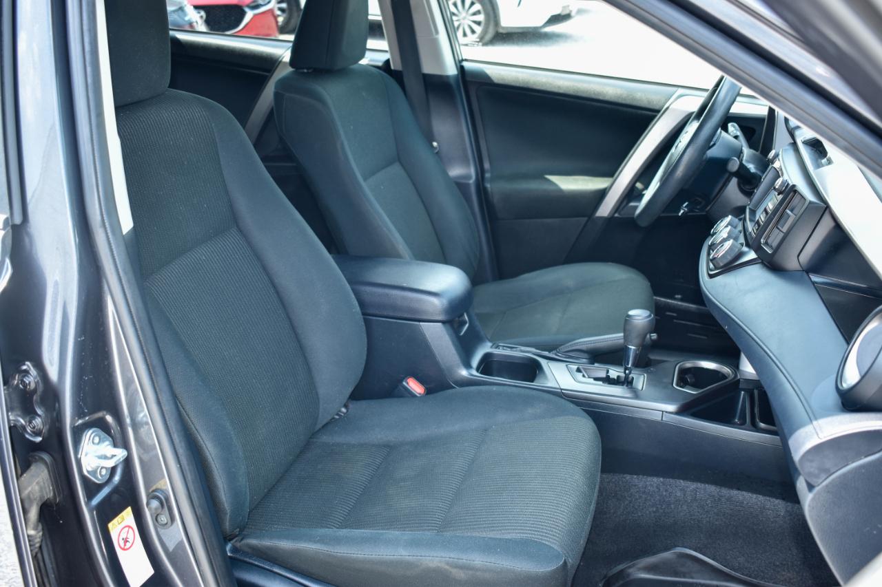 Toyota RAV4 LE AWD 2018