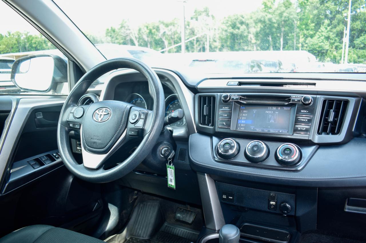 Toyota RAV4 LE AWD 2018