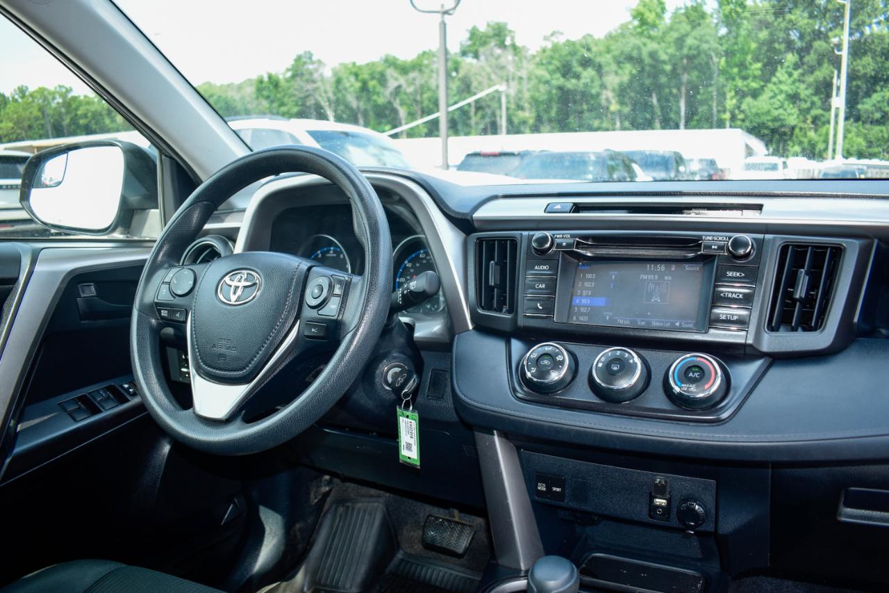 Toyota RAV4 LE AWD 2018