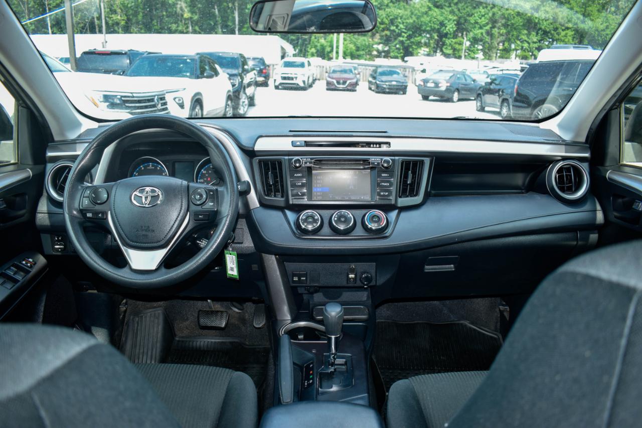 Toyota RAV4 LE AWD 2018
