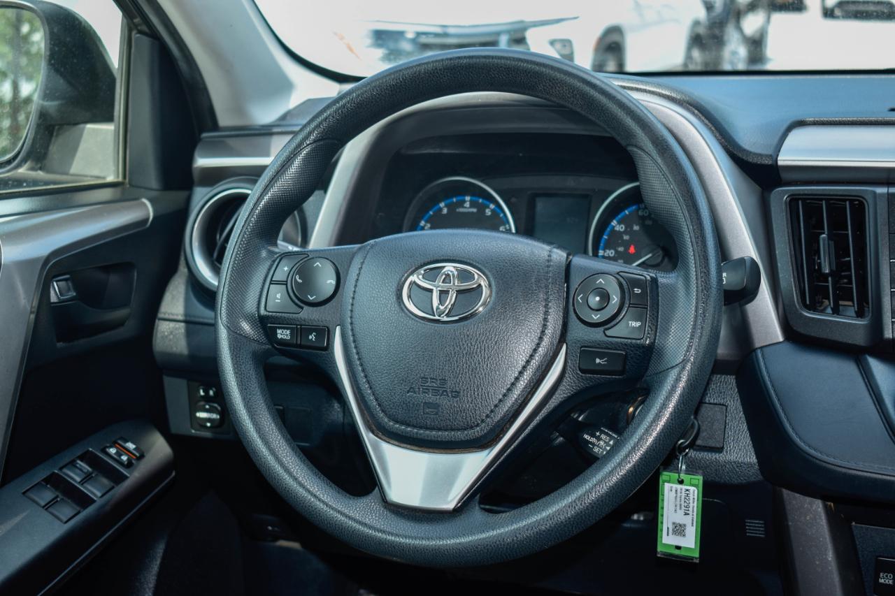 Toyota RAV4 LE AWD 2018