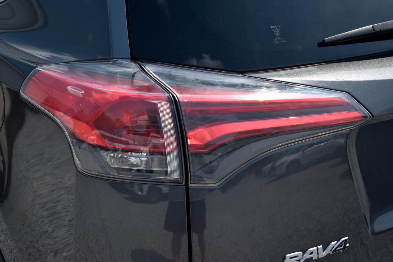 Toyota RAV4 LE AWD 2018