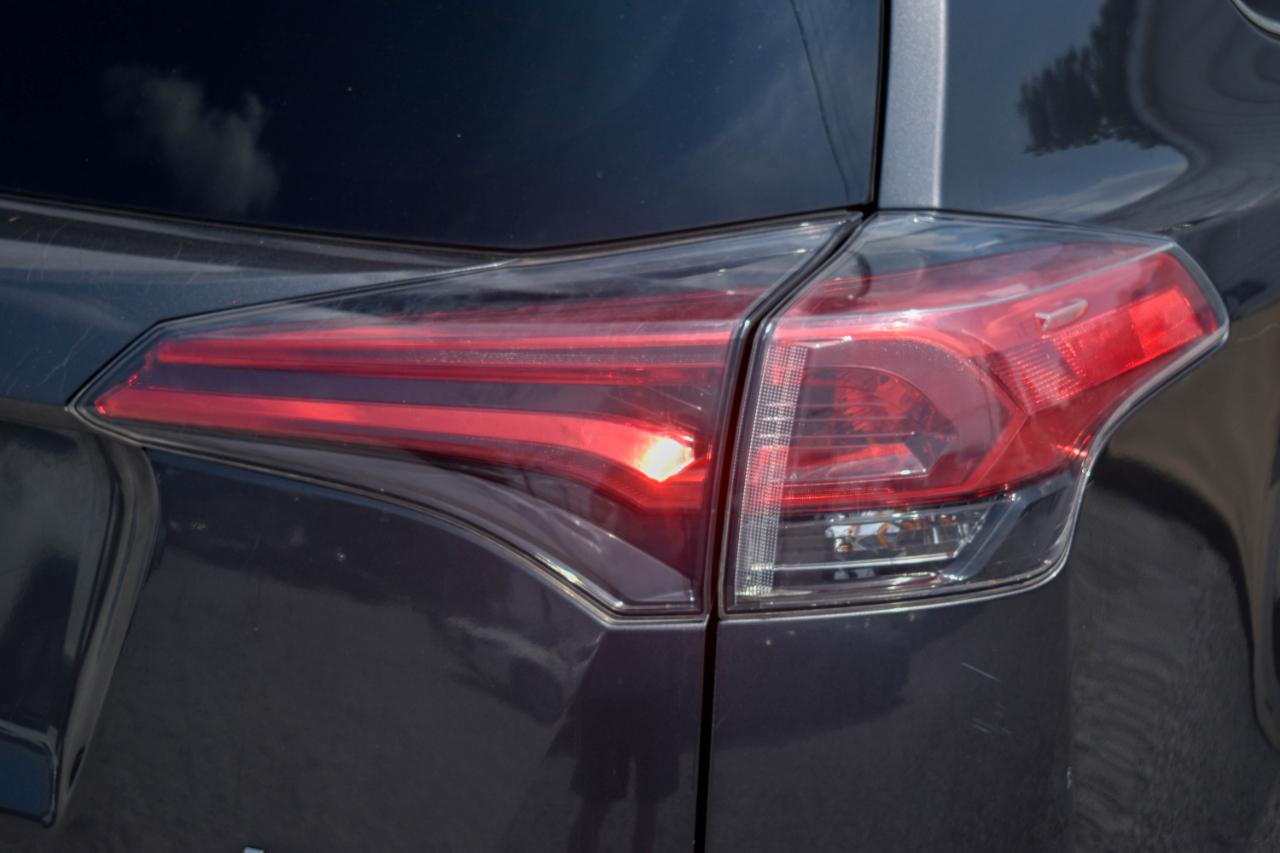 Toyota RAV4 LE AWD 2018