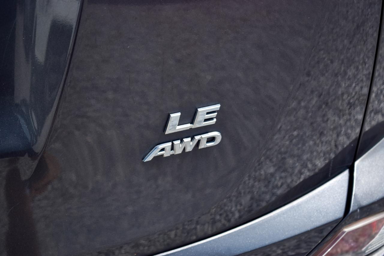 Toyota RAV4 LE AWD 2018