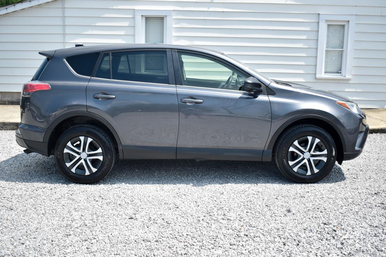 Toyota RAV4 LE AWD 2018