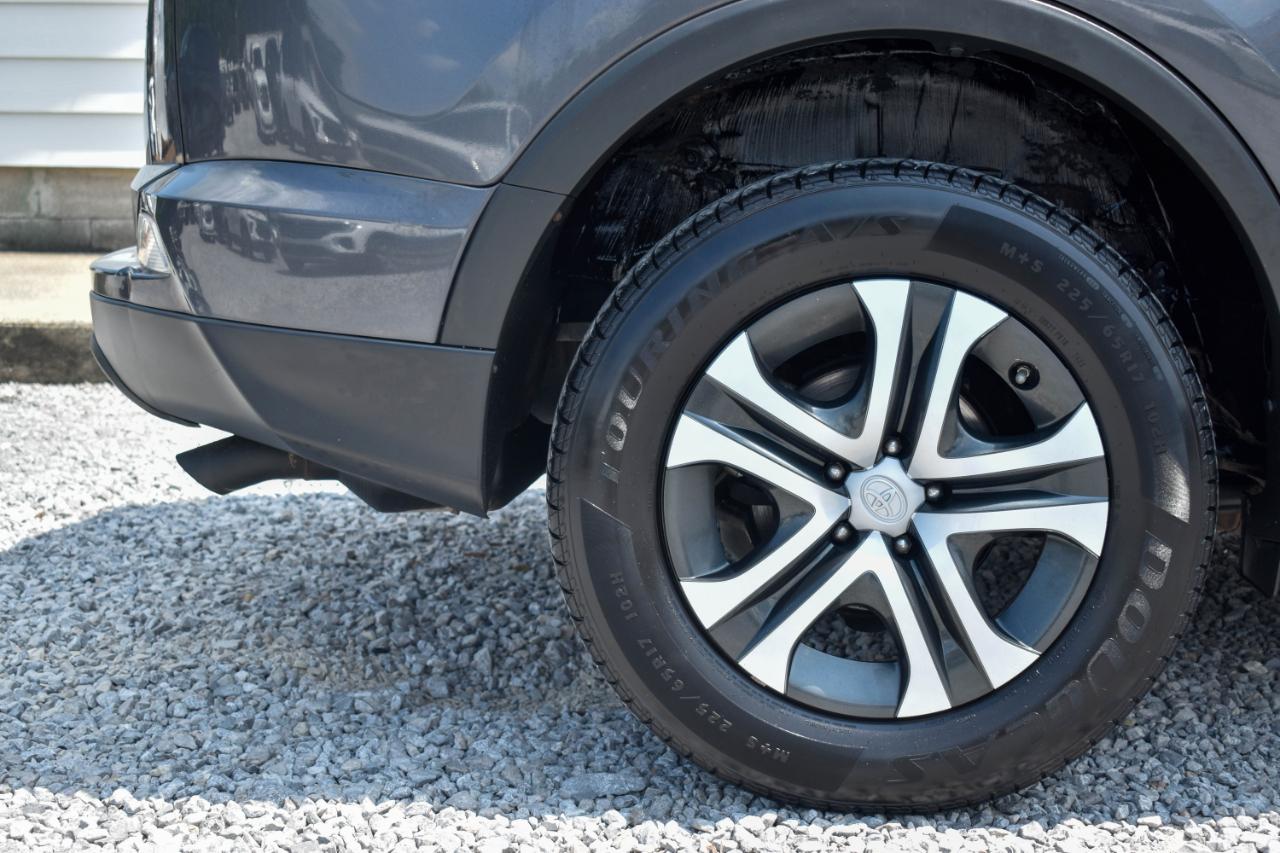 Toyota RAV4 LE AWD 2018