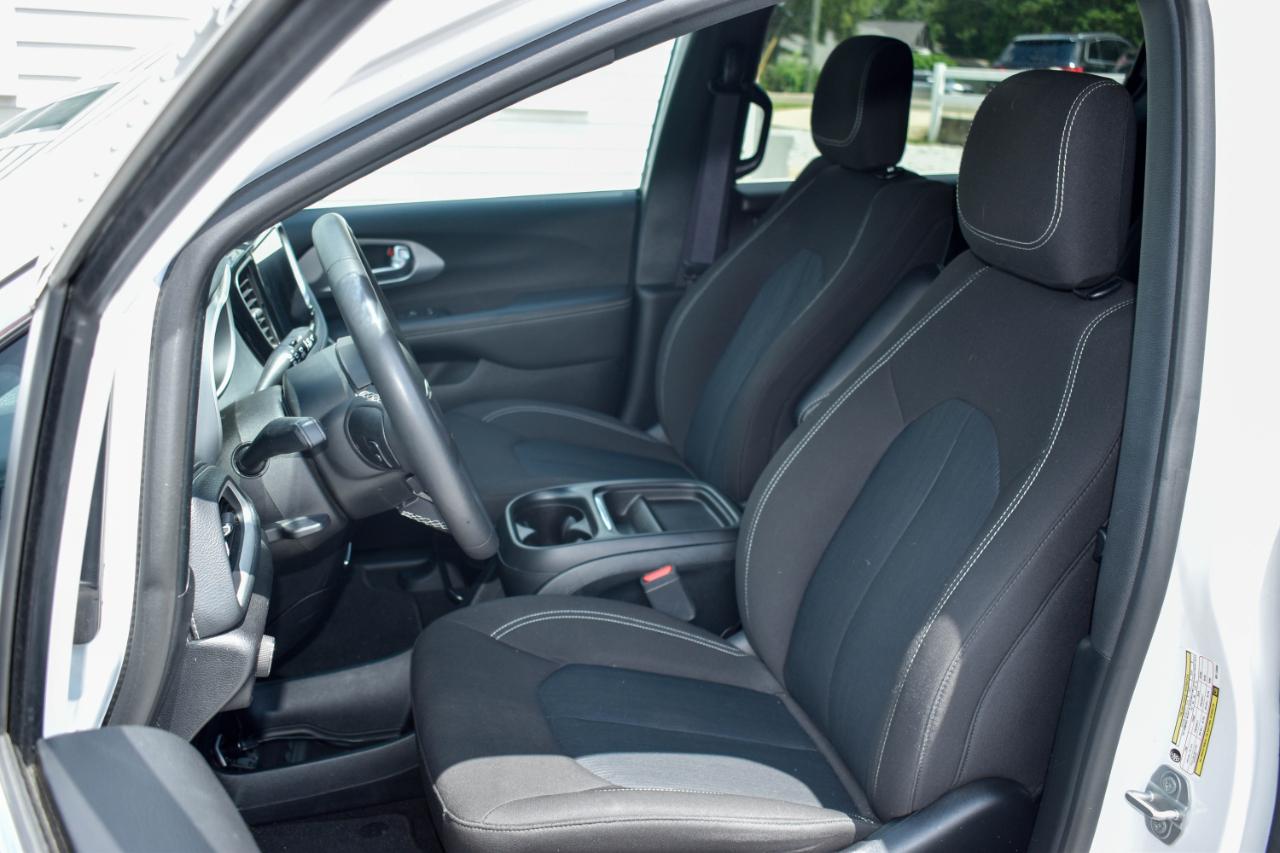 Chrysler Pacifica Touring 2024