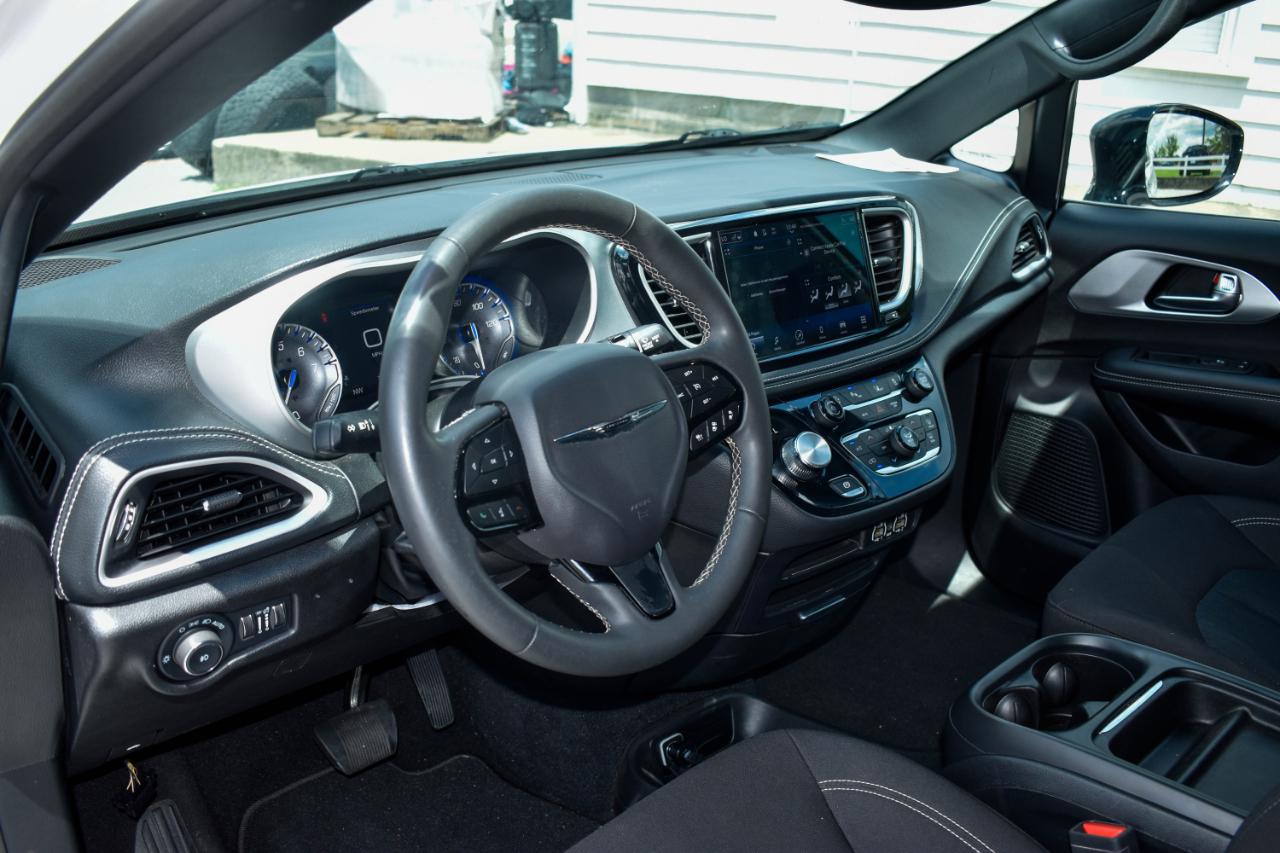 Chrysler Pacifica Touring 2024