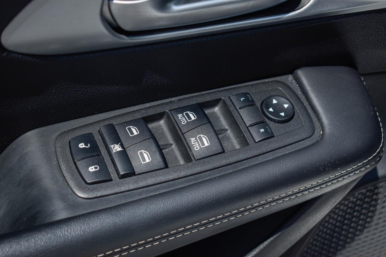 Chrysler Pacifica Touring 2024