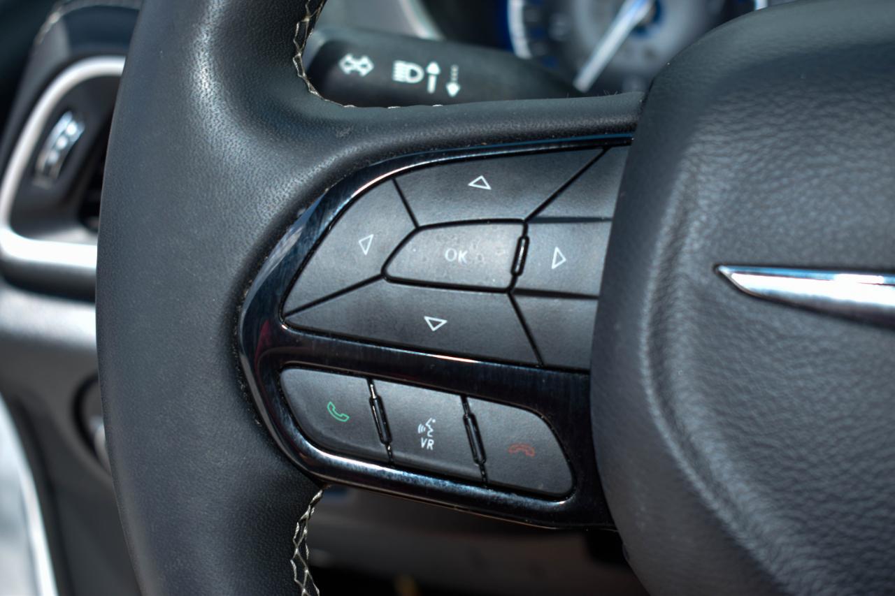 Chrysler Pacifica Touring 2024