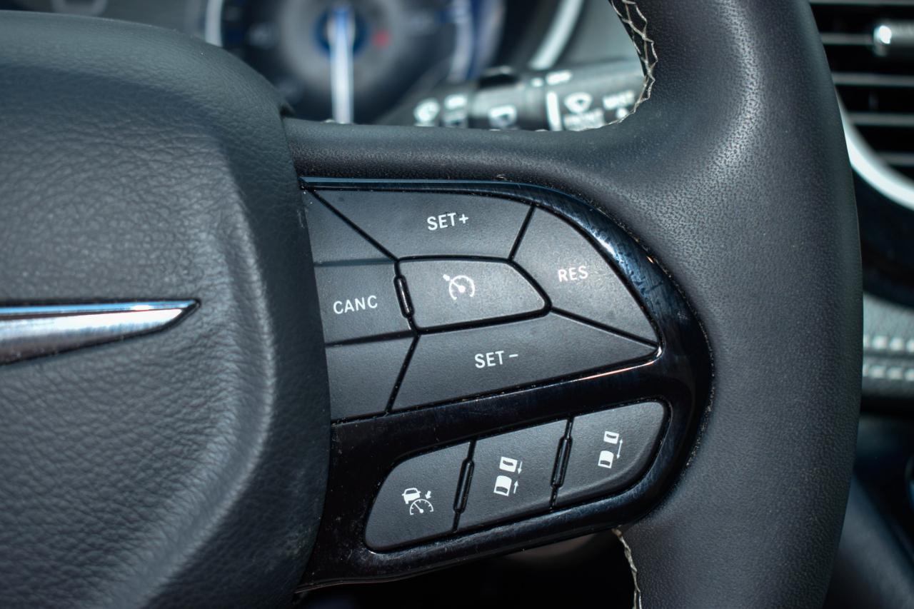 Chrysler Pacifica Touring 2024