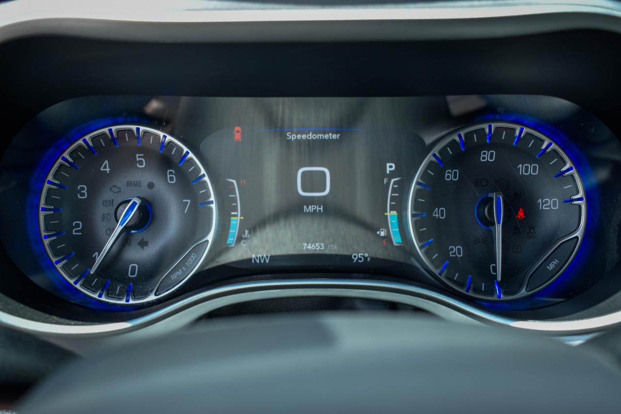 Chrysler Pacifica Touring 2024
