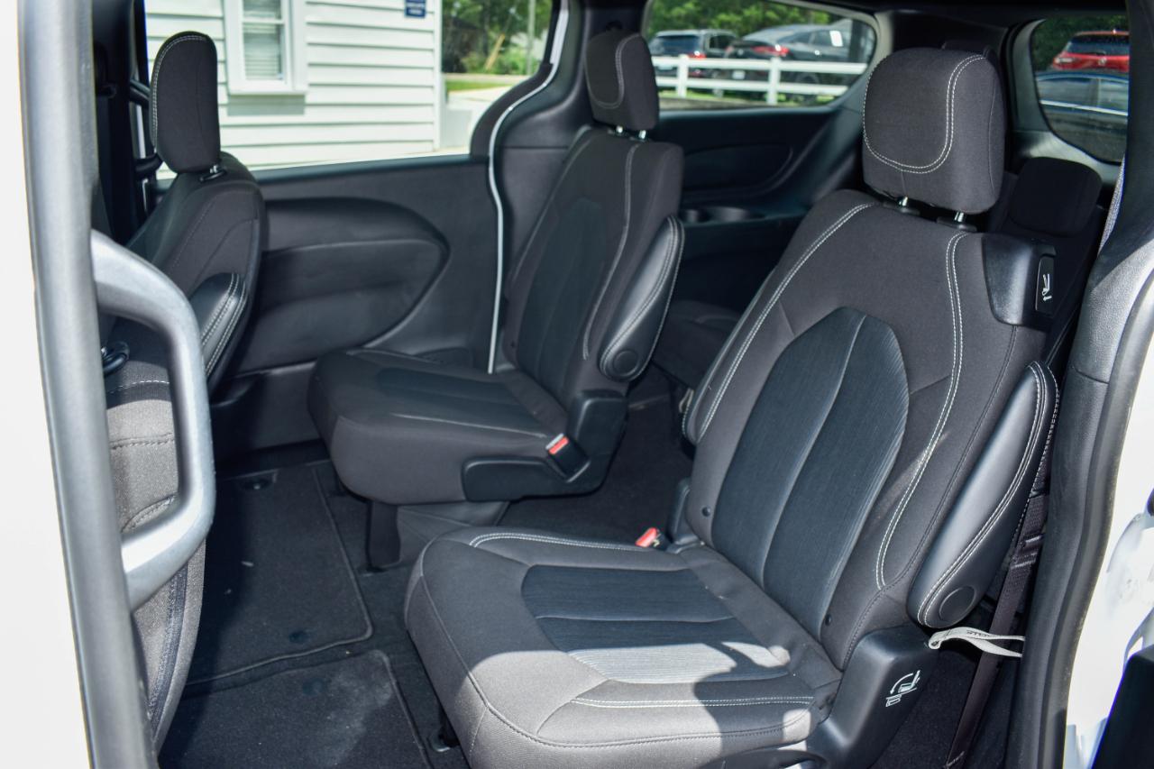 Chrysler Pacifica Touring 2024