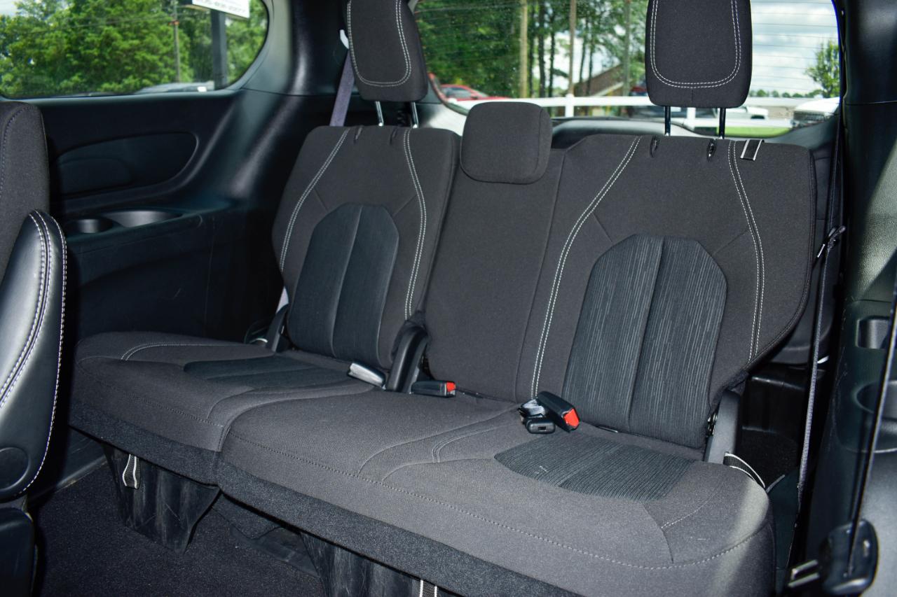 Chrysler Pacifica Touring 2024