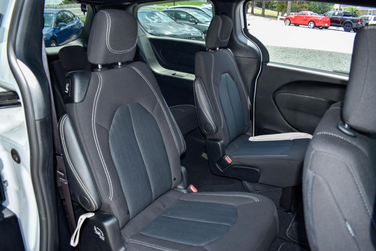 Chrysler Pacifica Touring 2024