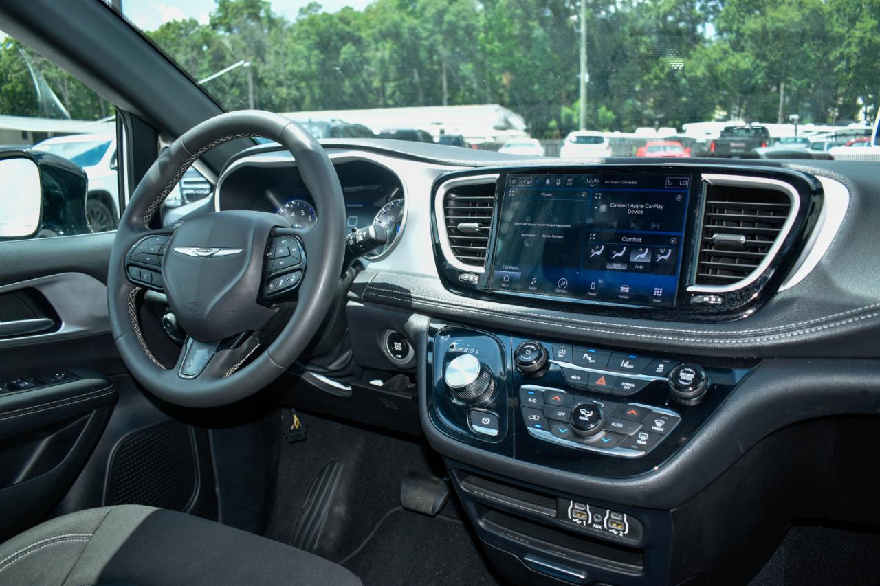 Chrysler Pacifica Touring 2024