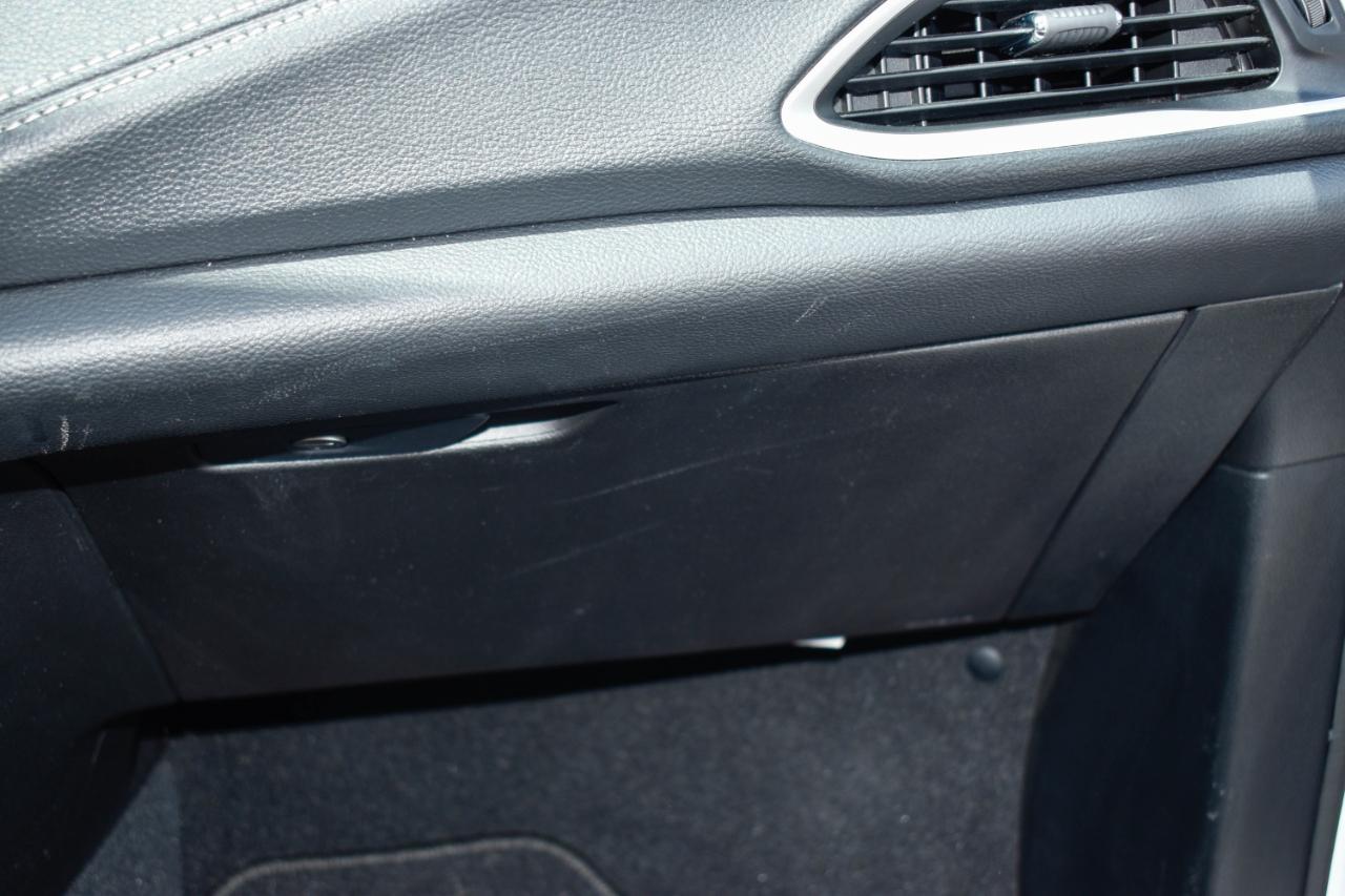 Chrysler Pacifica Touring 2024