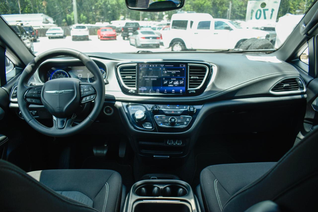 Chrysler Pacifica Touring 2024