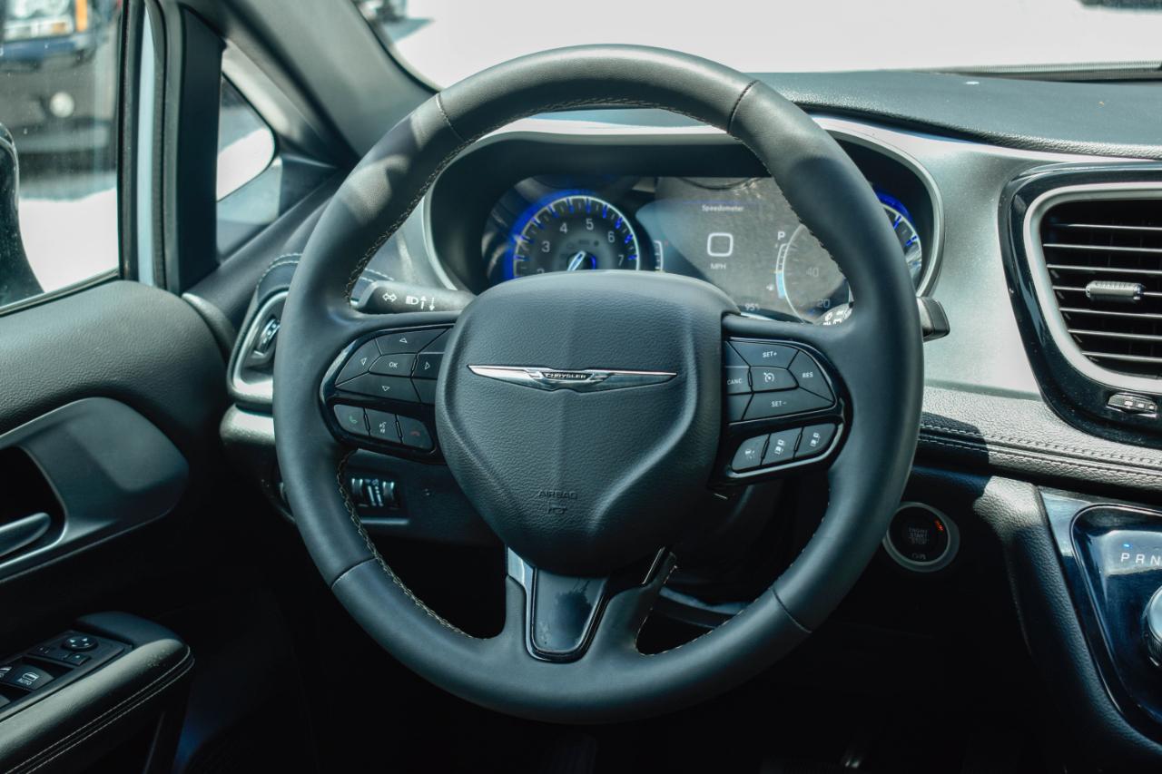 Chrysler Pacifica Touring 2024