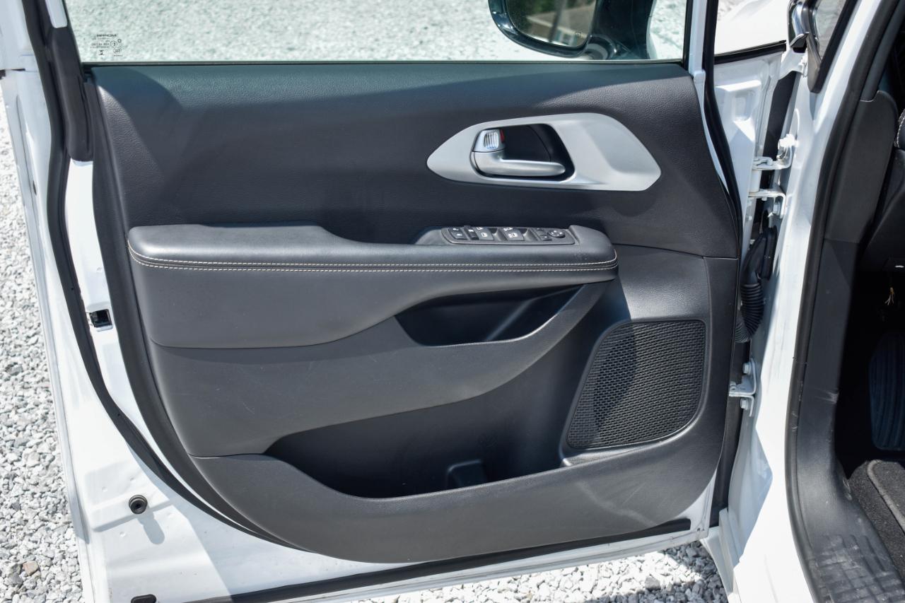 Chrysler Pacifica Touring 2024