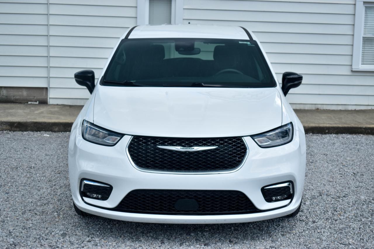Chrysler Pacifica Touring 2024