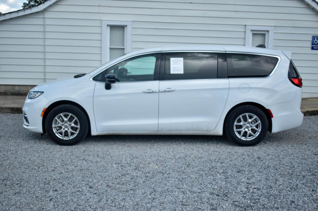 Chrysler Pacifica Touring 2024