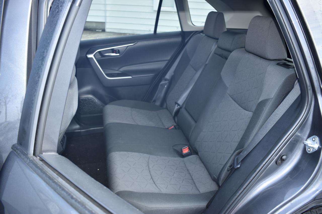 Toyota RAV4 XLE 2024