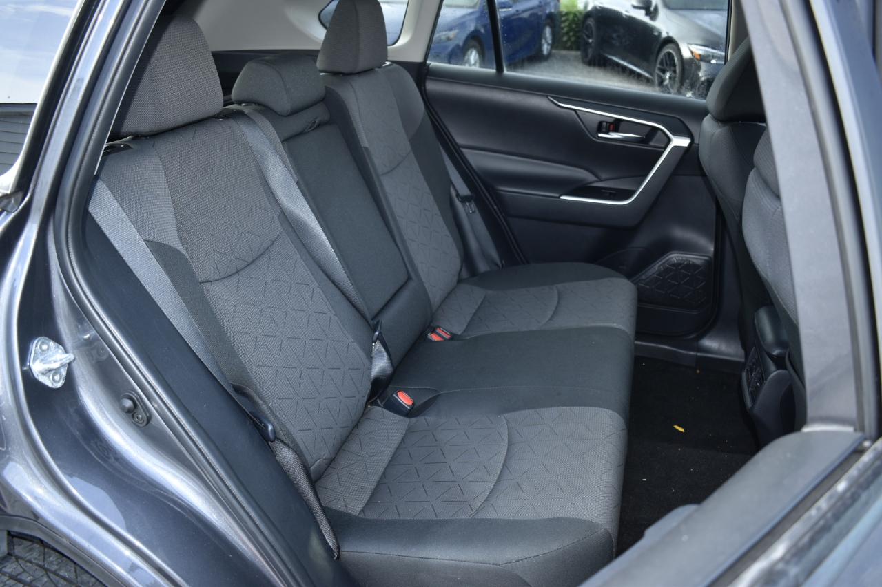 Toyota RAV4 XLE 2024