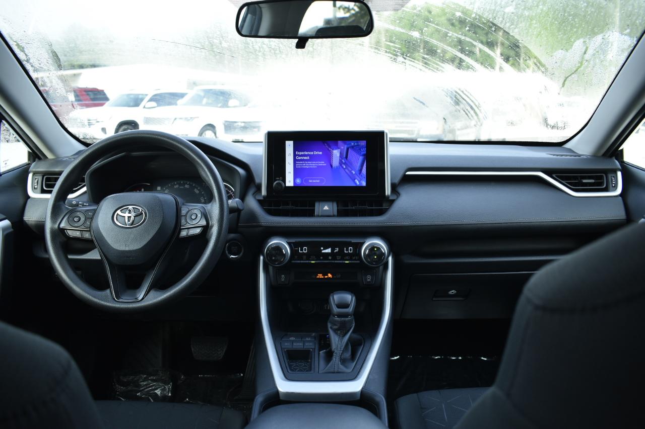 Toyota RAV4 XLE 2024