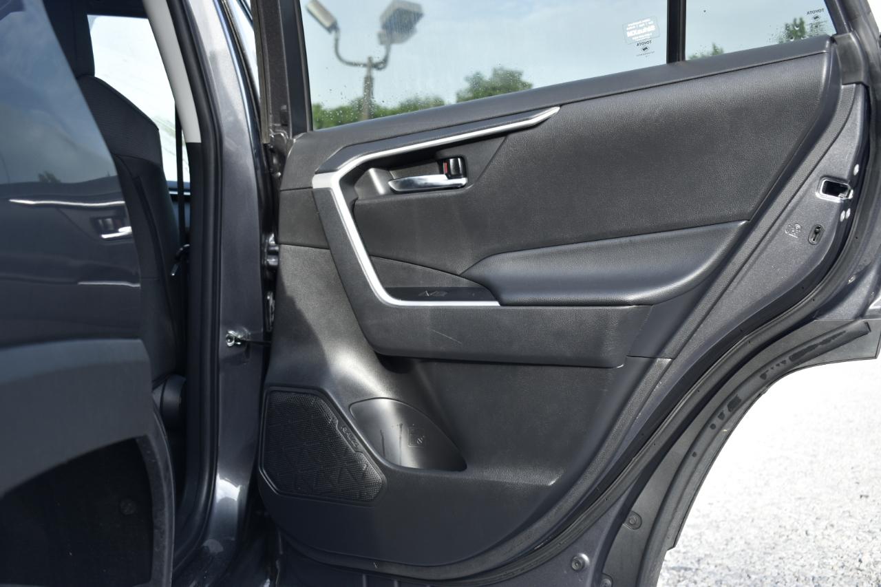 Toyota RAV4 XLE 2024