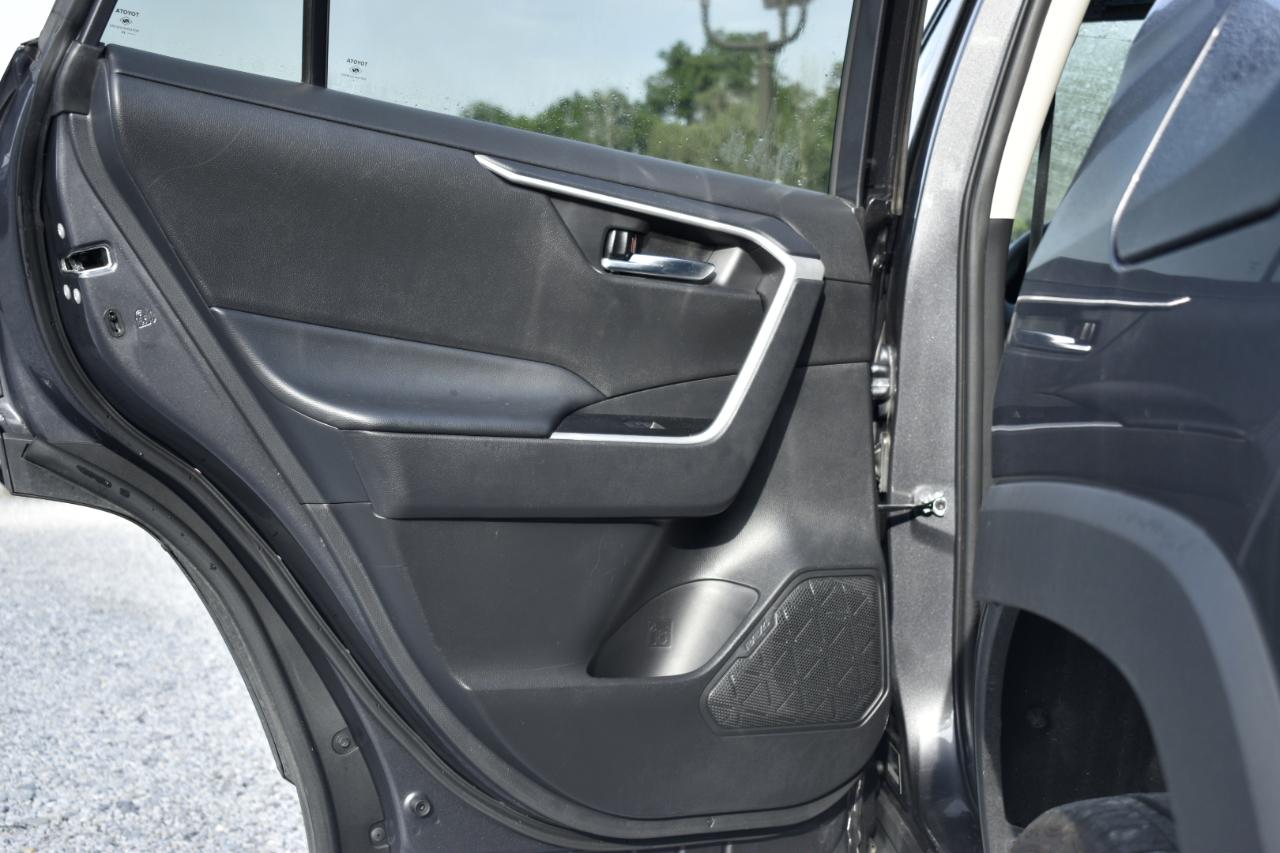 Toyota RAV4 XLE 2024