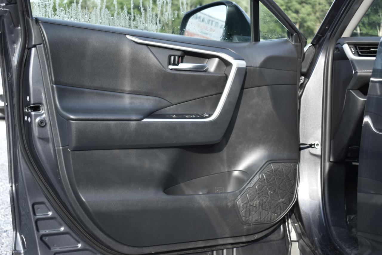 Toyota RAV4 XLE 2024