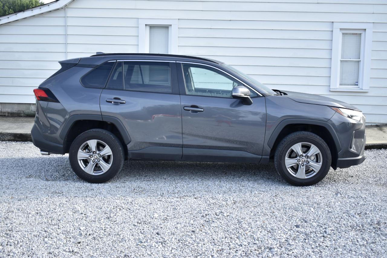 Toyota RAV4 XLE 2024