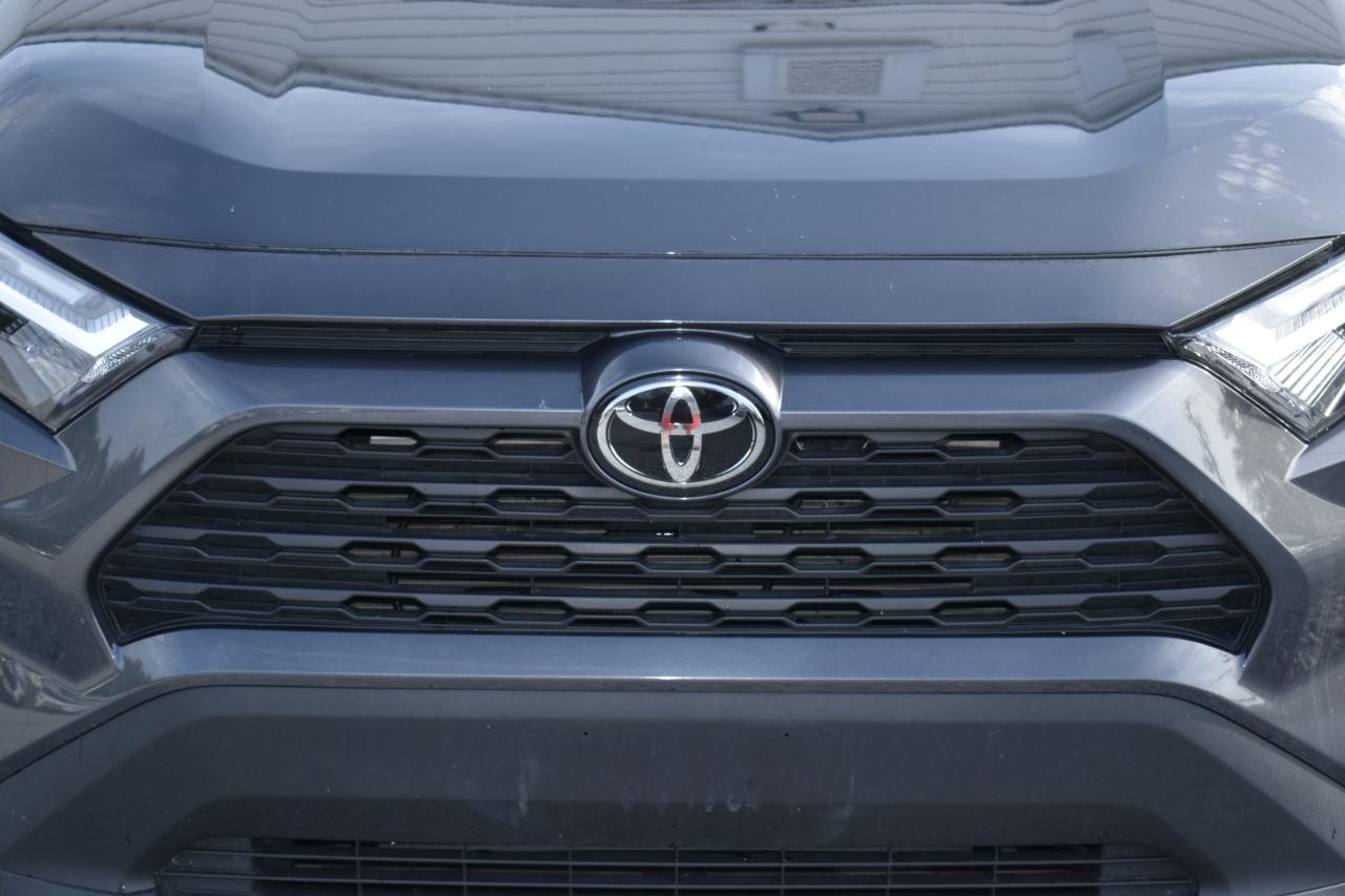 Toyota RAV4 XLE 2024