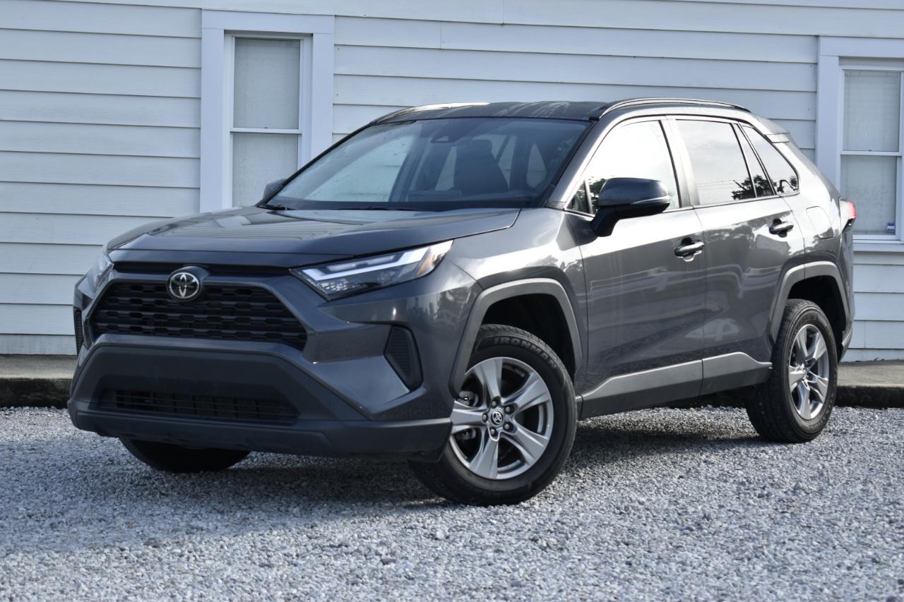 Toyota RAV4 XLE 2024