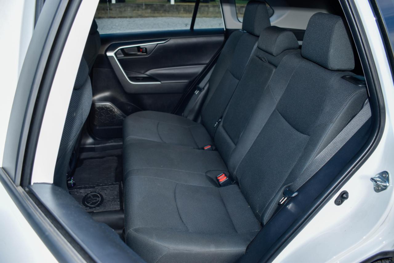 Toyota RAV4 LE 2024