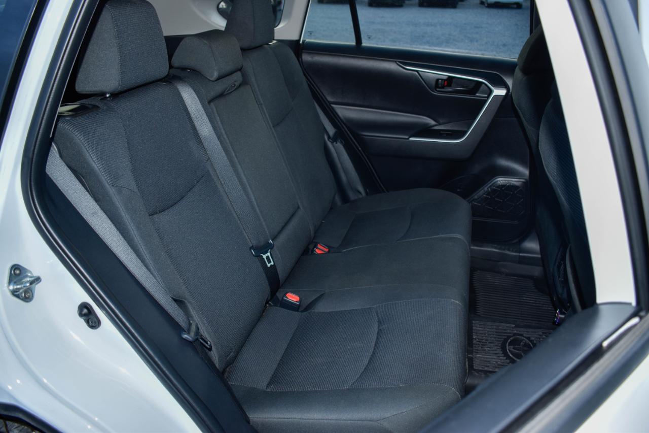 Toyota RAV4 LE 2024