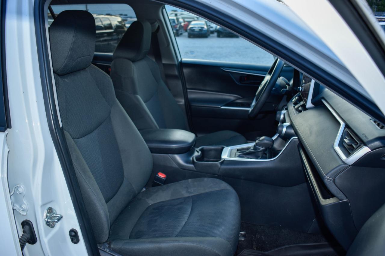 Toyota RAV4 LE 2024
