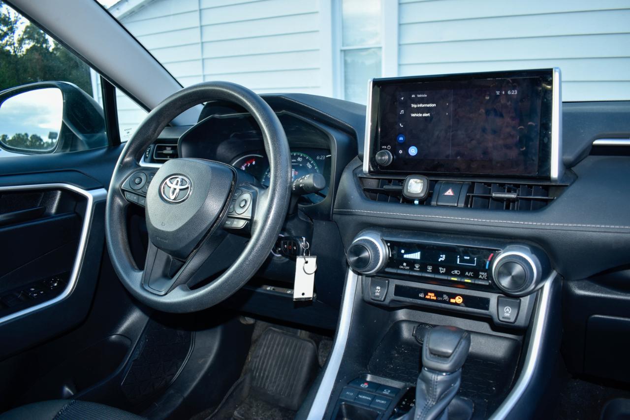 Toyota RAV4 LE 2024