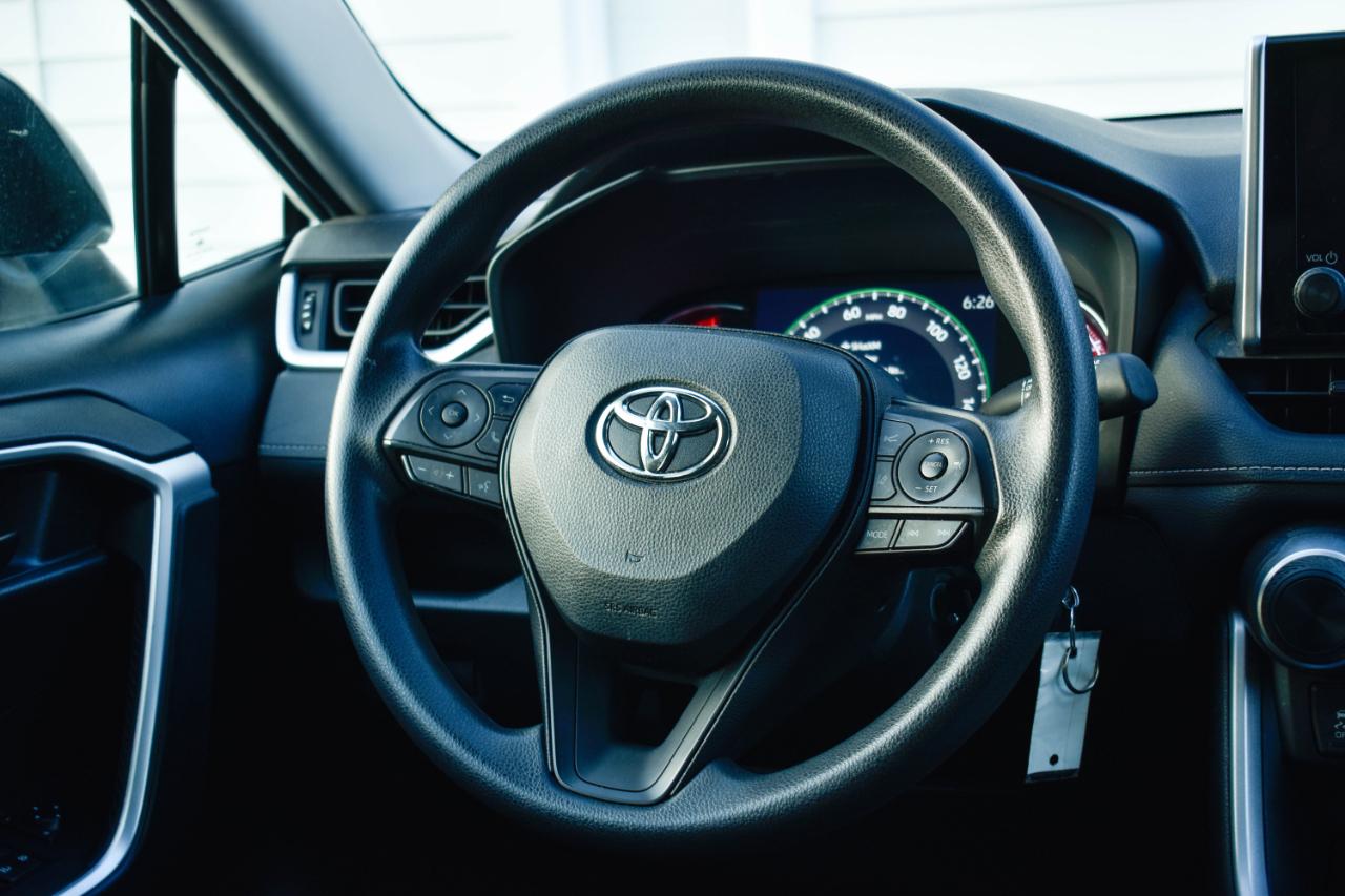 Toyota RAV4 LE 2024